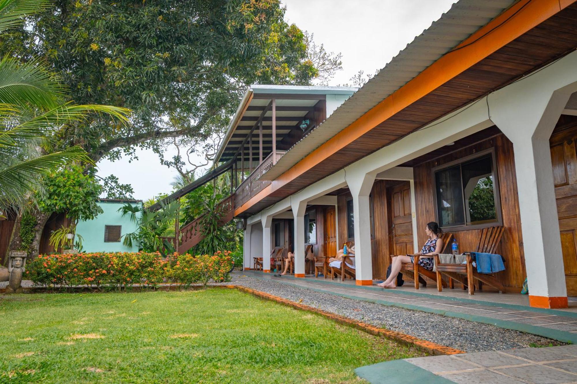Cabinas Arrecife Cahuita Exterior foto